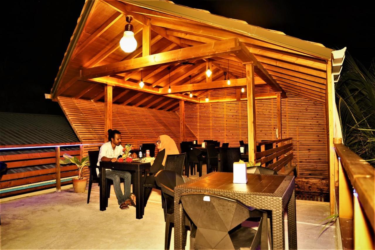 DHIGURAH BEACH Inn Bagian luar foto