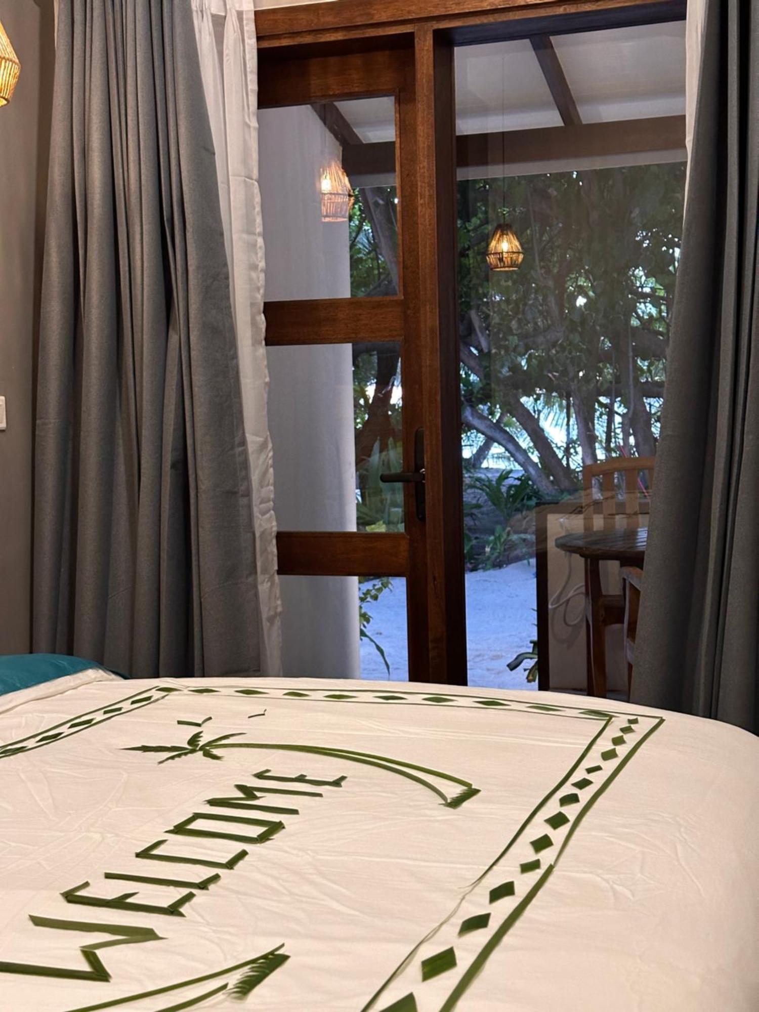 DHIGURAH BEACH Inn Bagian luar foto