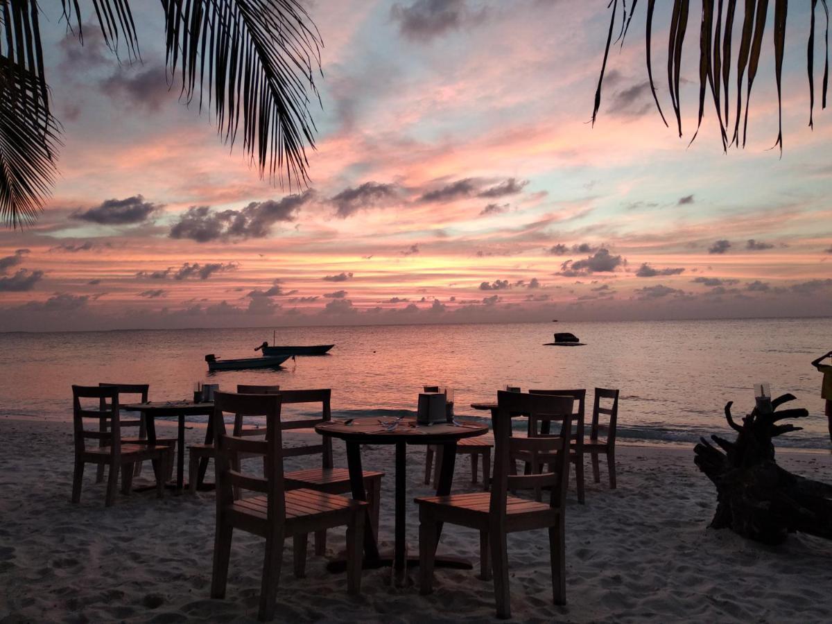 DHIGURAH BEACH Inn Bagian luar foto